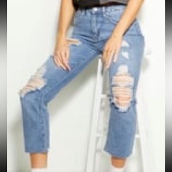 Medium Wash High Rise Size 7 Ripped Raw Edge Hem Cropped Jeans - Picture 2 of 7